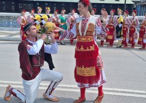 Цветница в Ловеч, пещерата Проходна и Геопарк „Искър- Панега“