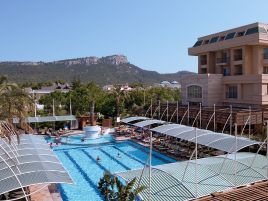 CRYSTAL DE LUXE RESORT & SPA