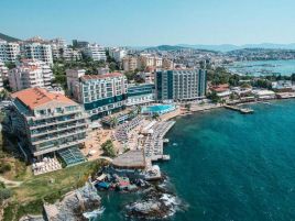 Charisma De Luxe Hotel