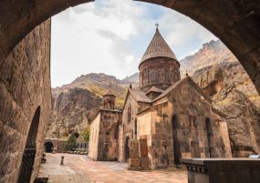 Екскурзия в АРМЕНИЯ - история, кухня и култура - със самолет, на български език!