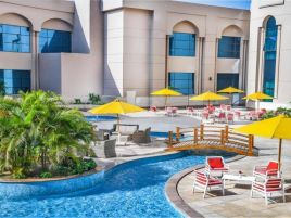 Pyramids Park Resort Cairo или подобен