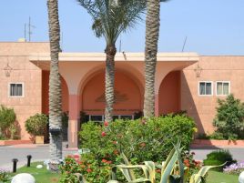 Pyramids Park Resort Cairo или подобен