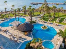 GOLDEN BAY HOTEL